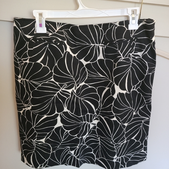 Talbot's 14 petite knee length leaf skirt - Picture 1 of 2